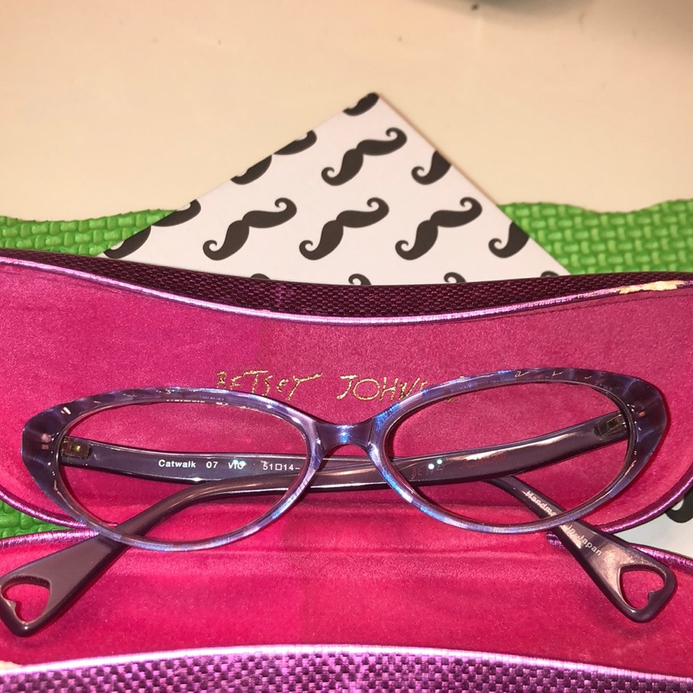 Betsey Johnson sexy cat eye in iridescent purple
